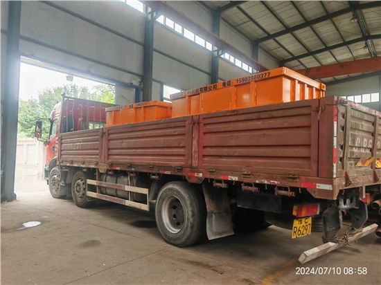 善車峪客戶訂購12臺側卸式礦車陸續發貨